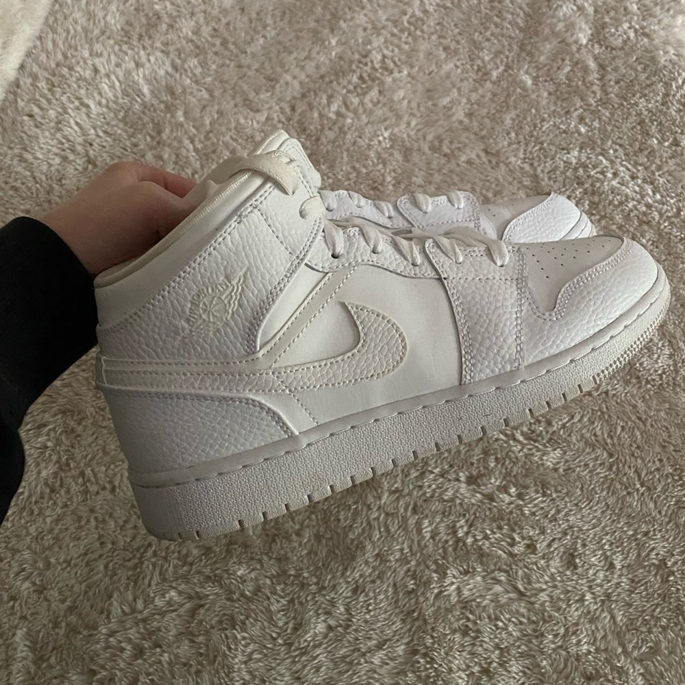White Jordan 1 mids